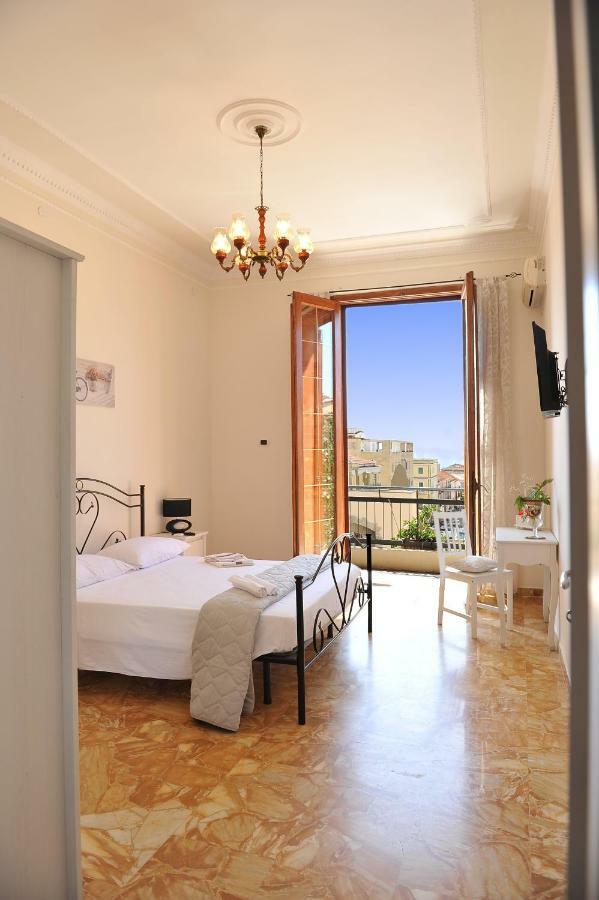 B&B Rosy Паола Екстериор снимка